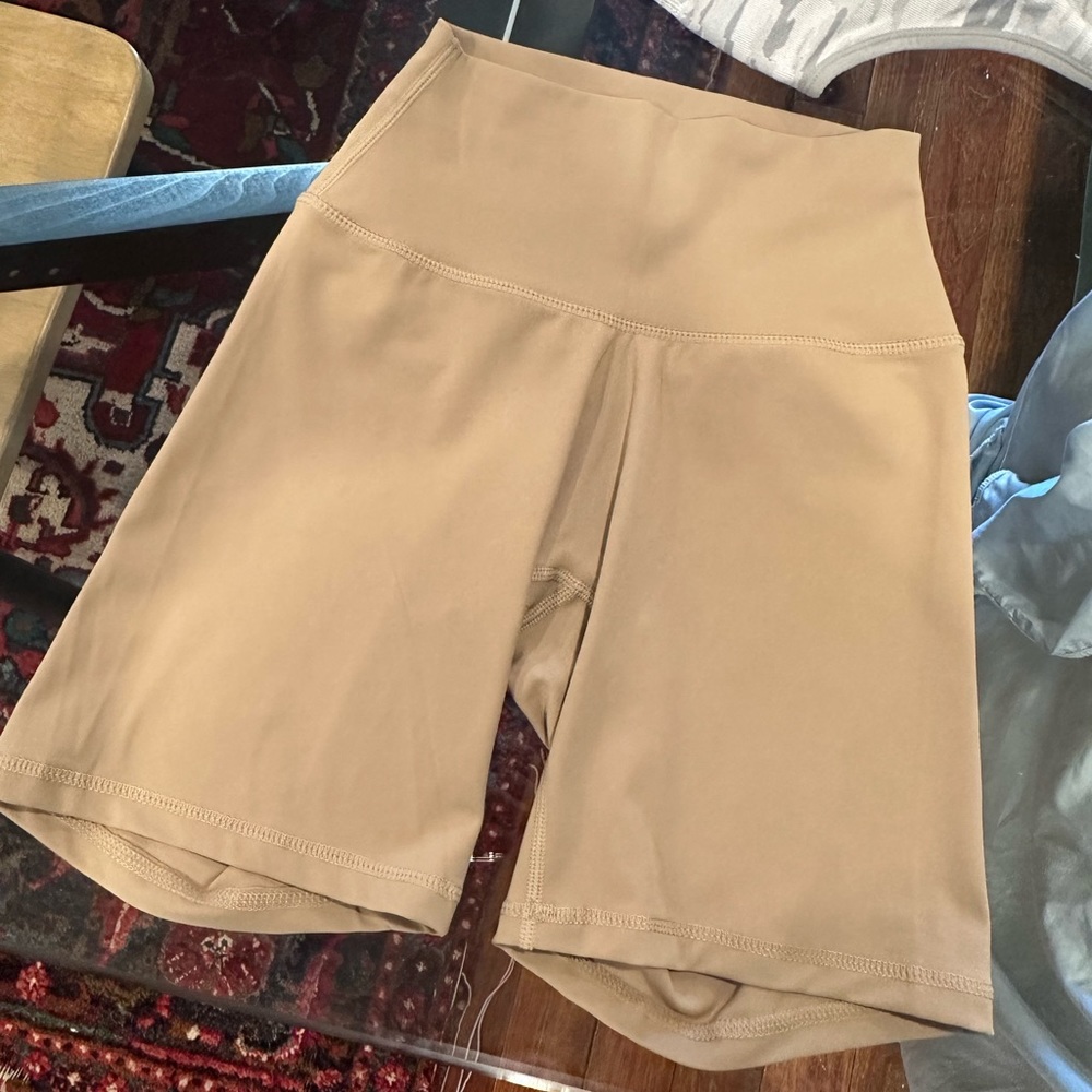NVGTN Beige Signature 2.0 shorts